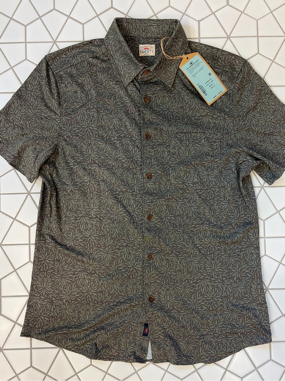 Faherty Hermosa Short Sleeve Button Down Shirt Medium NWT Olive Frond Palm Leaf